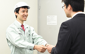 明るい笑顔とあいさつ